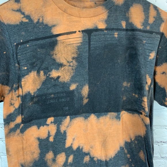 Some type of lion shirt ... bleaChed and cropped - Picture 2 of 3